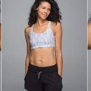 Lululemon Energy Bra luxtreme Stained Glass white light grey size 6 vintage